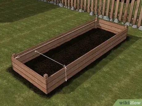 Imagen titulada Fill Raised Garden Beds Step 1