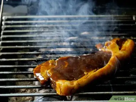 Imagen titulada Use a Charcoal Grill Step 8