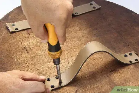 Imagen titulada Make a Wooden Shield Step 5