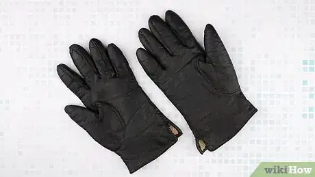 Imagen titulada Clean Leather Gloves Step 11