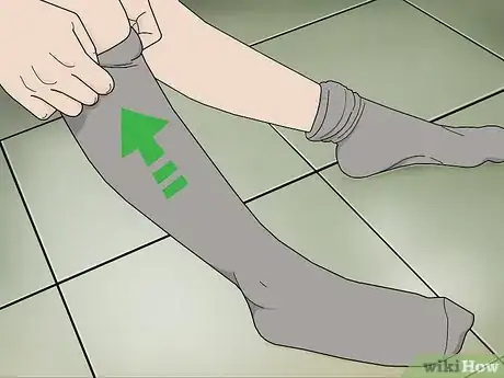 Imagen titulada Keep Dress Shirt from Riding Up Step 5