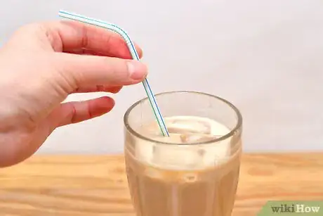 Imagen titulada Make a Traditional Greek Frappe Step 8