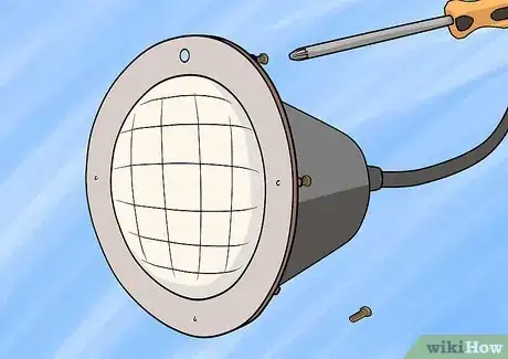 Imagen titulada Change a Pool Light Step 11