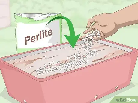 Imagen titulada Keep Soil Moist Step 2