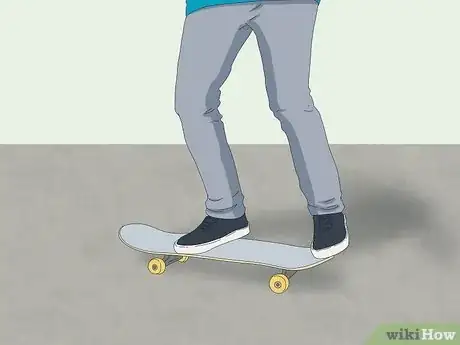 Imagen titulada 180 on a Skateboard Step 7