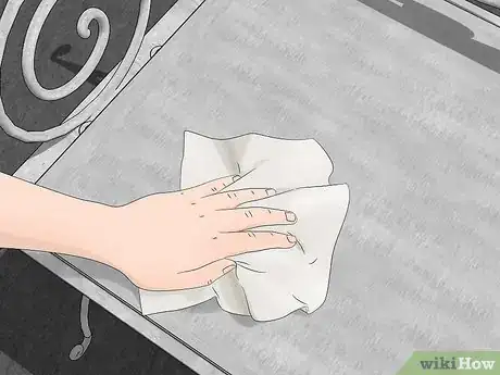 Imagen titulada Distress Furniture Step 9
