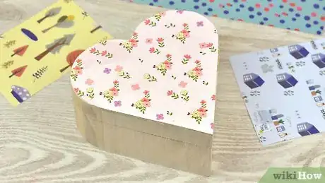 Imagen titulada Adhere Paper to Wood Step 13