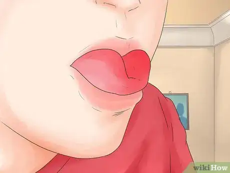 Imagen titulada Do Tongue Tricks Step 1