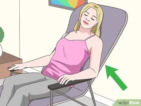 Imagen titulada Sleep with Rotator Cuff Pain Step 1