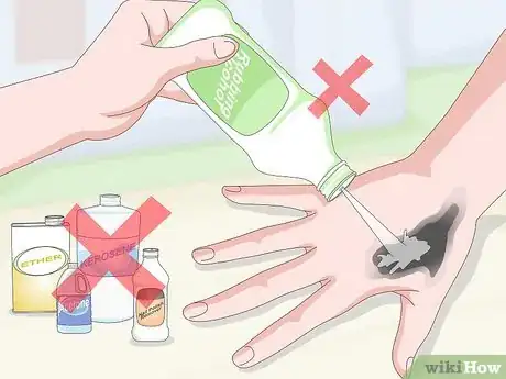 Imagen titulada Remove Tar From Skin Step 12