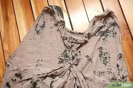 Imagen titulada Make a Whole New Wardrobe by Recycling Your Clothes Step 3