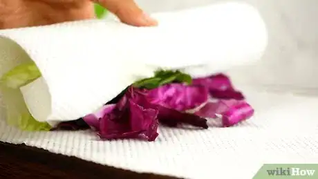 Imagen titulada Keep Salad Fresh Step 3