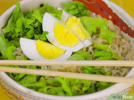 Imagen titulada Make Ramen Noodles in the Microwave Step 12