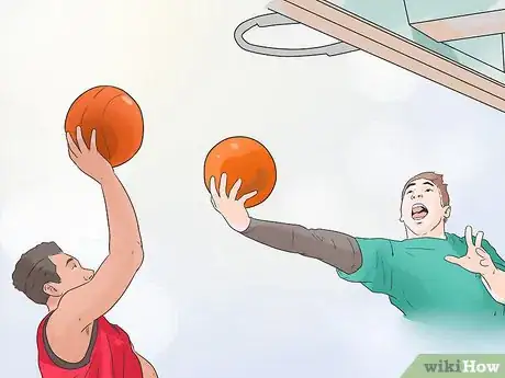 Imagen titulada Shoot a Reverse Layup in Basketball Step 13