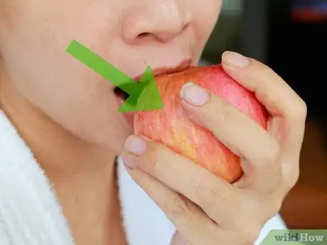 Imagen titulada Heal Dry Skin Around Eyes Step 11