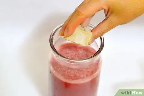 Imagen titulada Make Strawberry Wine Step 17
