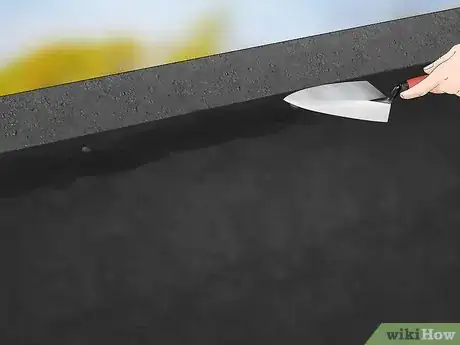 Imagen titulada Apply Rolled Roofing Step 13