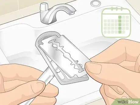 Imagen titulada Dry a Safety Razor Step 3