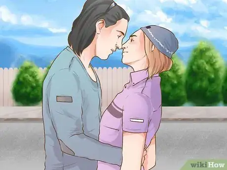 Imagen titulada Kiss Your Girlfriend in Public Step 16