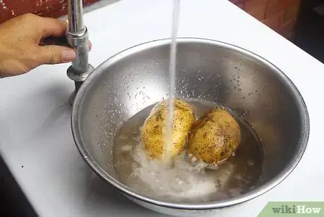 Imagen titulada Store Peeled Potatoes Step 1