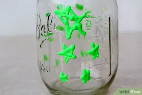 Imagen titulada Make Galaxy Glow in the Dark Jars Step 7