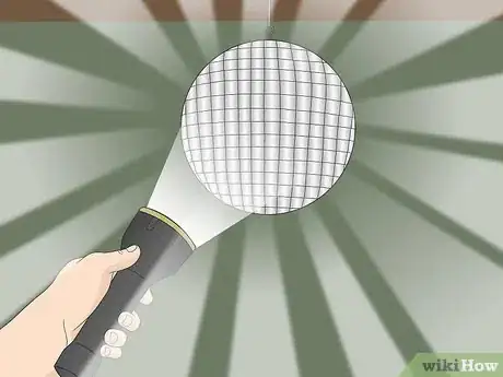 Imagen titulada Make a Disco Ball with CDs Step 21