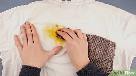 Imagen titulada Remove Turmeric Stains Step 1