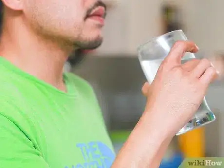 Imagen titulada Chug Water Step 7