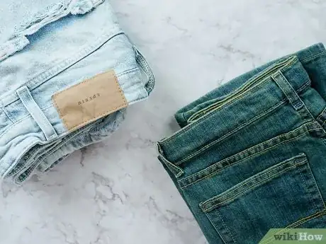 Imagen titulada Fold Jeans Step 8