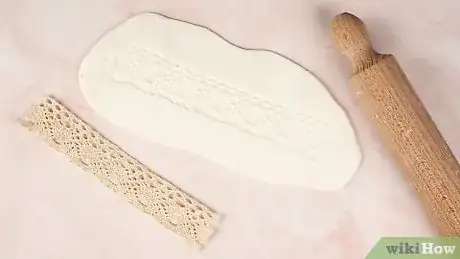 Imagen titulada Decorate with Fondant Step 9