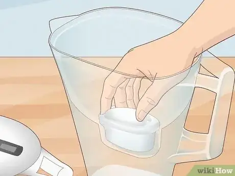 Imagen titulada Use a Brita Pitcher Step 4