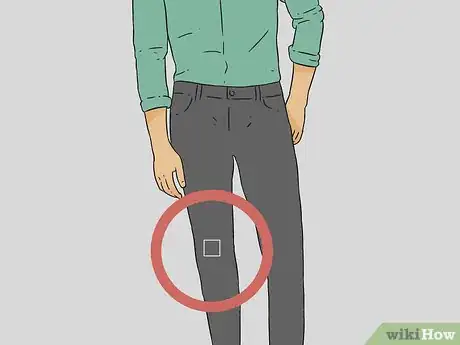 Imagen titulada Cut Knee Holes in Jeans Step 8