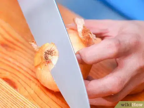 Imagen titulada Peel an Onion Step 2