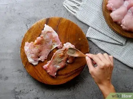Imagen titulada Prepare Boneless Skinless Chicken Thighs Step 12