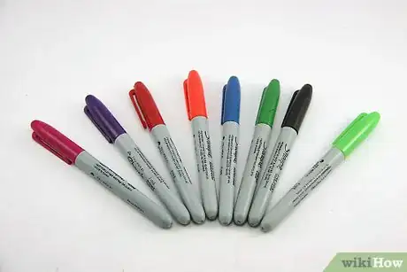 Imagen titulada Color Your Nails With Sharpie Markers Step 1