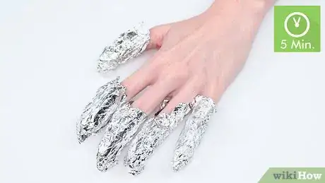 Imagen titulada Remove Glitter Nail Polish Step 6