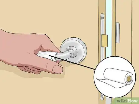 Imagen titulada Use a Public Restroom Step 5