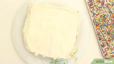 Imagen titulada Put Sprinkles on the Side of a Cake Step 6