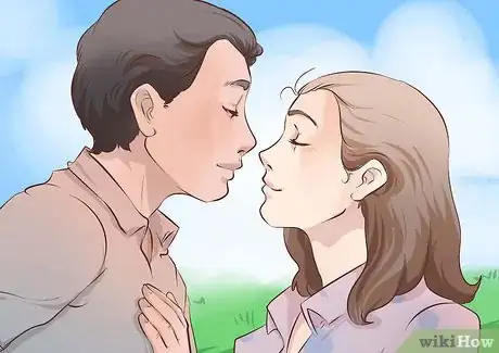 Imagen titulada Teach Someone to Kiss Step 2