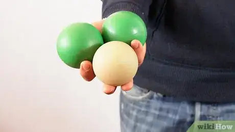 Imagen titulada Juggle Step 1