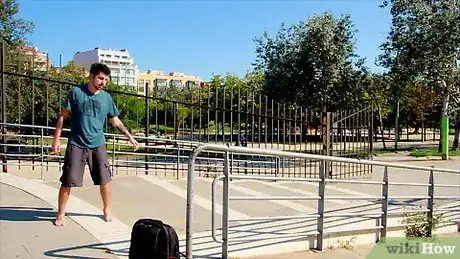 Imagen titulada Hop a Fence Step 11