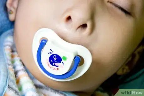 Imagen titulada Get a Baby to Take a Pacifier Instead of Thumb Sucking Step 3