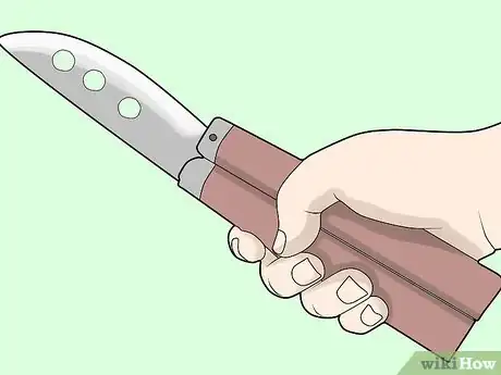 Imagen titulada Perform a Trebuchet with a Butterfly Knife Step 6