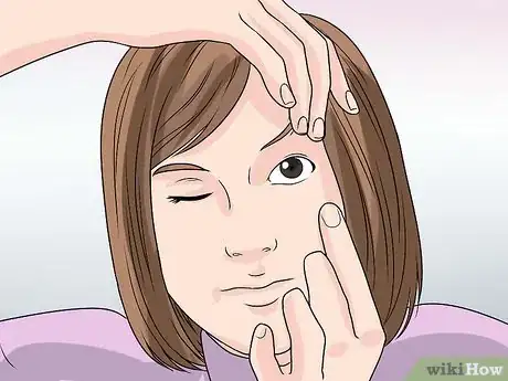Imagen titulada Remove Soft Contact Lenses After You Have Slept With Them Step 11