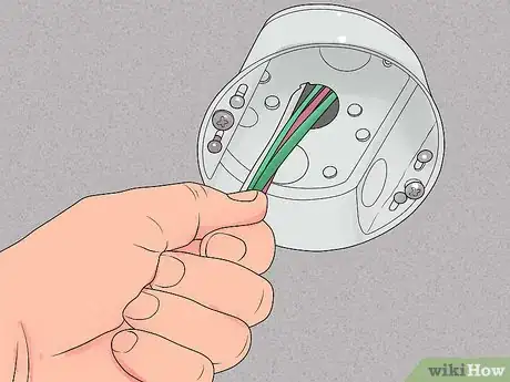 Imagen titulada Install a Ceiling Fan Step 8