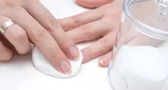 eliminar las manchas del esmalte de uñas