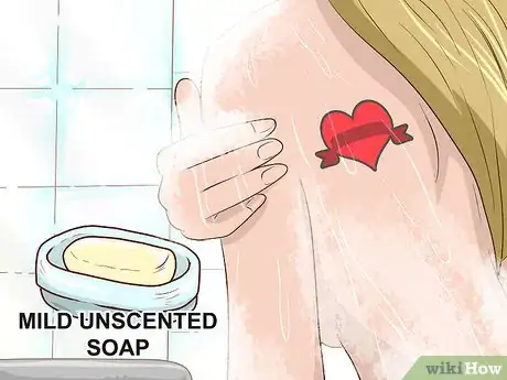 Imagen titulada Take a Shower With a New Tattoo Step 8