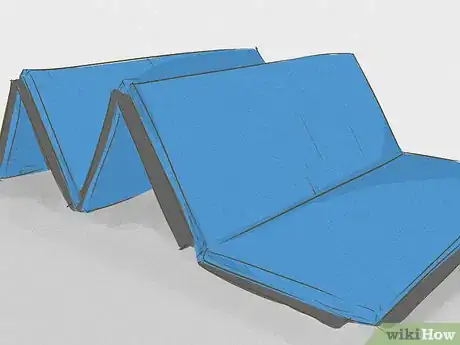 Imagen titulada Do a Sideflip Step 3