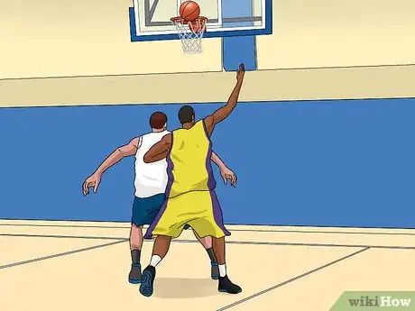 Imagen titulada Rebound in Basketball Step 4
