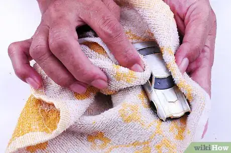 Imagen titulada Remove Paint from Metal and Plastic Models with Dettol Step 14